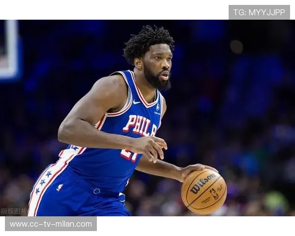 恩比德篮下站桩吸引犯规,费城最后拿下比赛 恩比德篮下站桩吸引犯规,费城最后拿下比赛