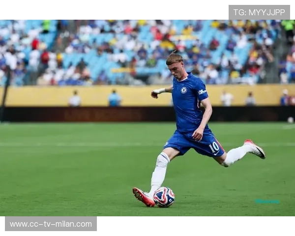 切尔西帕尔默远程爆射引发全场惊叹