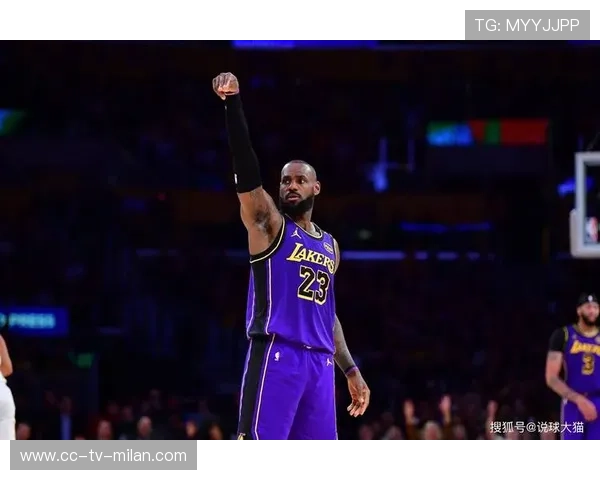 八村塁底角三分稳稳入袋，湖人 bench 发力