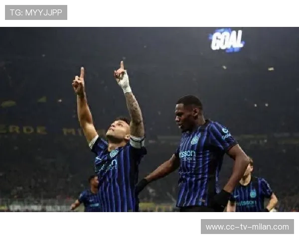 国米劳塔罗中路插上弧线球破门全场起立欢呼