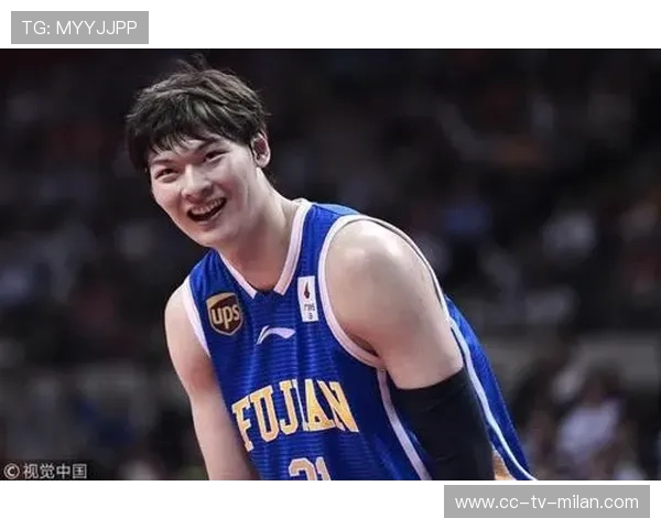 上海主场赢新疆，王哲林16分11板镇禁区，王哲林加盟上海队年薪