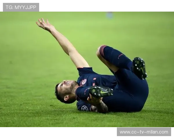 右路插上传中后点补射改写比分：一幕进攻背后的装备与训练之道